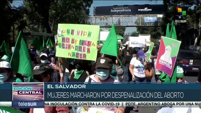 El Salvador: Grupos de mujeres desfilaron para exigir aborto seguro y legal