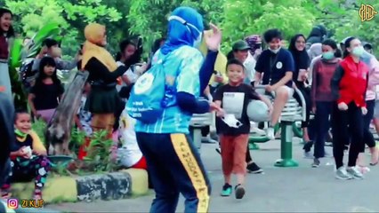 JOGET TIKTOK VIRAL PARGOY DI TEMPAT UMUM! HAHA SEMUANYA IKUT JOGET DONG