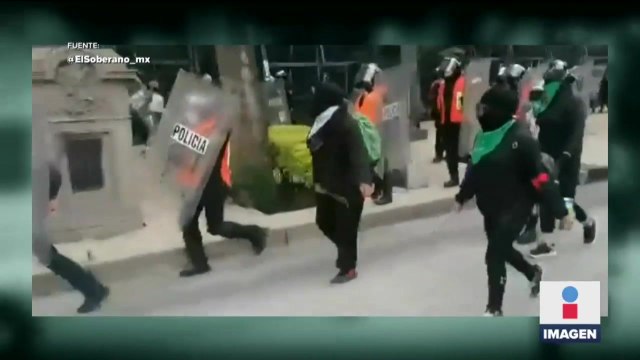 Colectivos feministas realizan marcha con violencia en CDMX