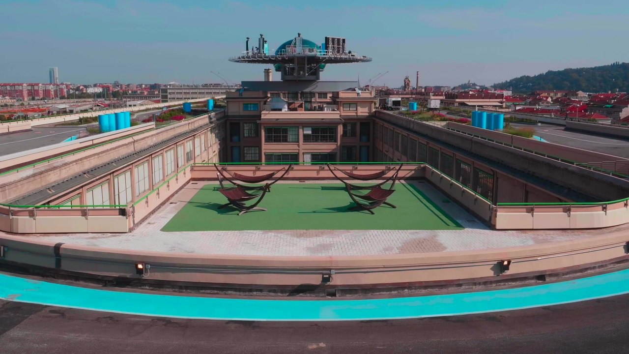 Der Dachgarten „La Pista 500“ über 40.000 Pflanzen im größten hängenden Garten in Europa