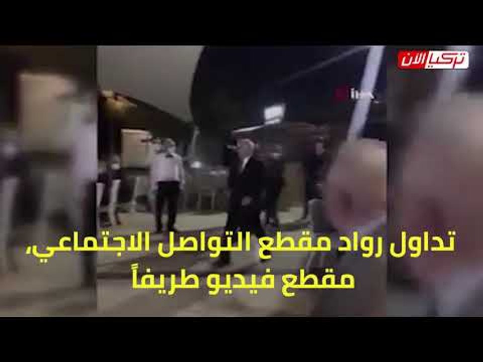 طرائف تركية..  مصور يسقط في حمام السباحة وهو يصور زعيم المعارض