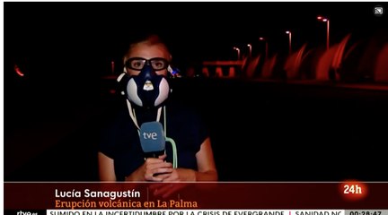 Así se protege esta reportera de TVE para evitar la toxicidad de la lava al llegar al mar