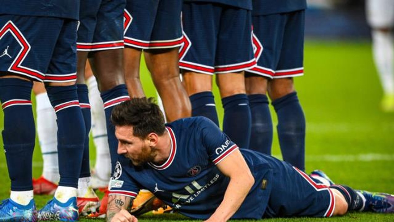 Messi'ye acımasız fauller yapan Ferdinand bile isyan etti: Onu yere yatırmak saygısızlıktır