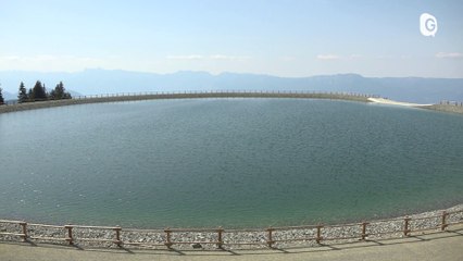 Reportage - Des lacs pour alimenter les enneigeurs des pistes de ski à Chamrousse