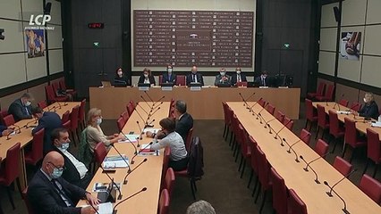 Annaïg Le Meur et Barbara Bessot Ballot proposent "d'aider financièrement les restaurateurs engagés dans des transitions écoresponsables"