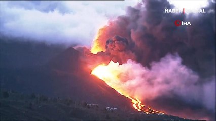 Yanardağın lavları denizle buluştu