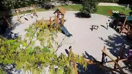 Hayvanat bahçesinde survivor parkuru gibi park