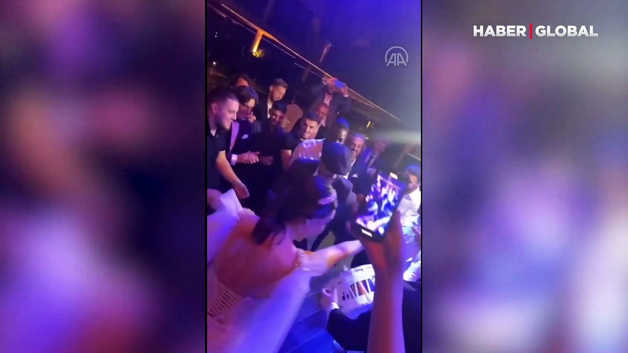 Mario Balotelli'den düğünde çiftetelli şov