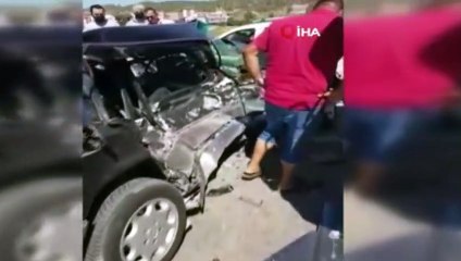 Antalya'da kaza! Baba oğul araç içinde sıkıştı