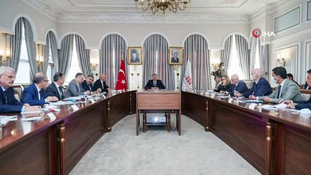 İstanbul Valisi Yerlikaya, devlet üniversitesi rektörleri ile bir araya geldi