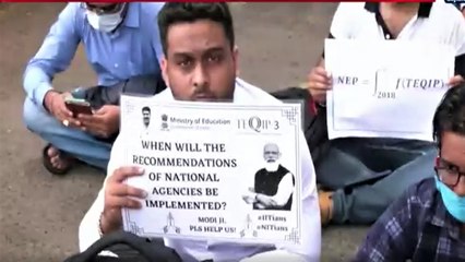 1554 IIT-NIT pass assistant professor stage protest for job