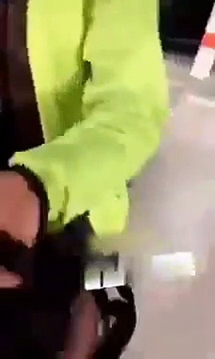 Un homme se fait surprendre en train de voler un sac à dos dans un parking (Paris)