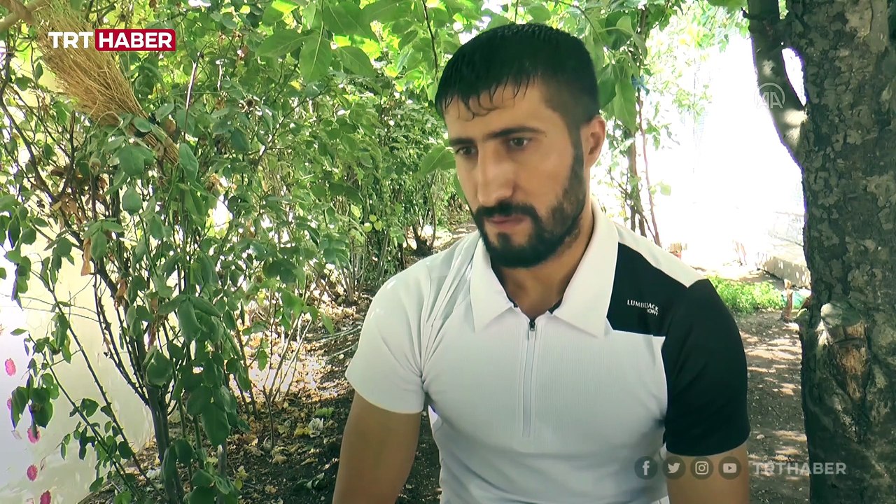 Hıçkırık nöbeti geçiren genç tedavi olmak istiyor