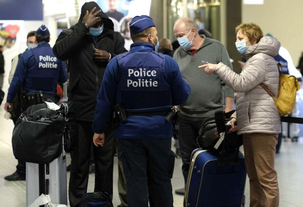 Belçika'da uçak yolcuları için kağıt bilgi formu kaldırıldıBelçika'da uçuşlarda yalnızca online bilgi formu kullanılacak
