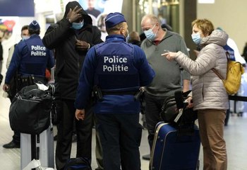 Belçika'da uçak yolcuları için kağıt bilgi formu kaldırıldıBelçika'da uçuşlarda yalnızca online bilgi formu kullanılacak