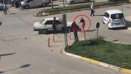 Trafikte tartıştığı kadının üzerine otomobilini sürerek önünde sürükledi