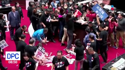 Trifulca en asamblea de Taiwán, exigen renuncia del presidente de cámara