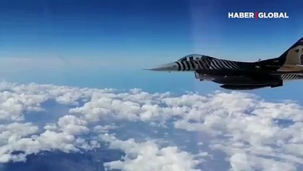 Soloturk, Etna Yanardağı üzerinde uçtu