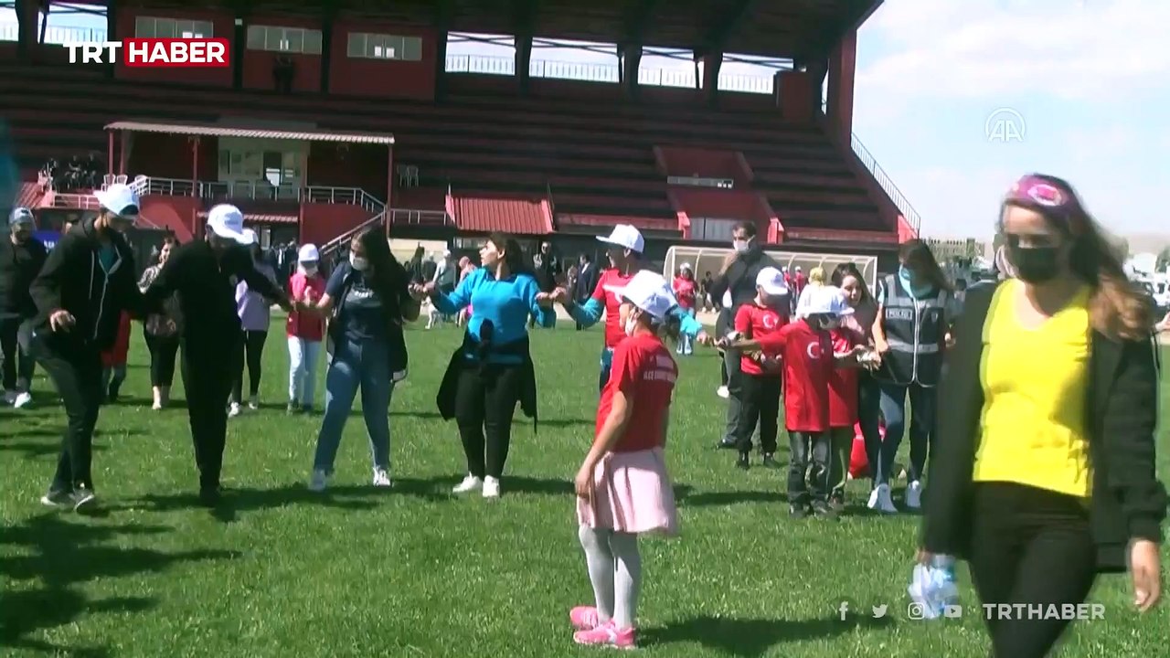 Polisler ve öğrenciler uçurtma şenliğinde buluştu