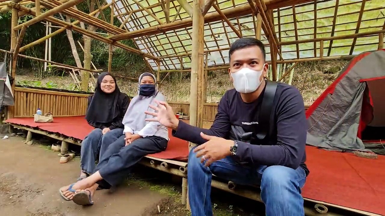 MANTAN PENGUSAHA BANGUN ISTANA DI HUTAN