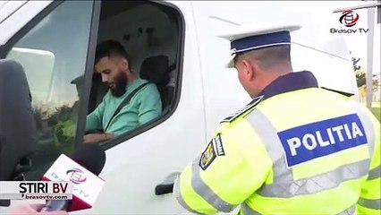 Ce conducteur a une technique pour empêcher la police d'entrer dans son camion !