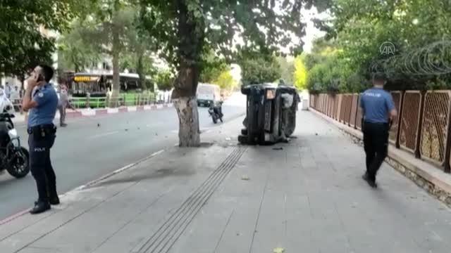 Son dakika haberleri | Takla atan hafif ticari aracın sürücüsü kazadan yara almadan kurtuldu