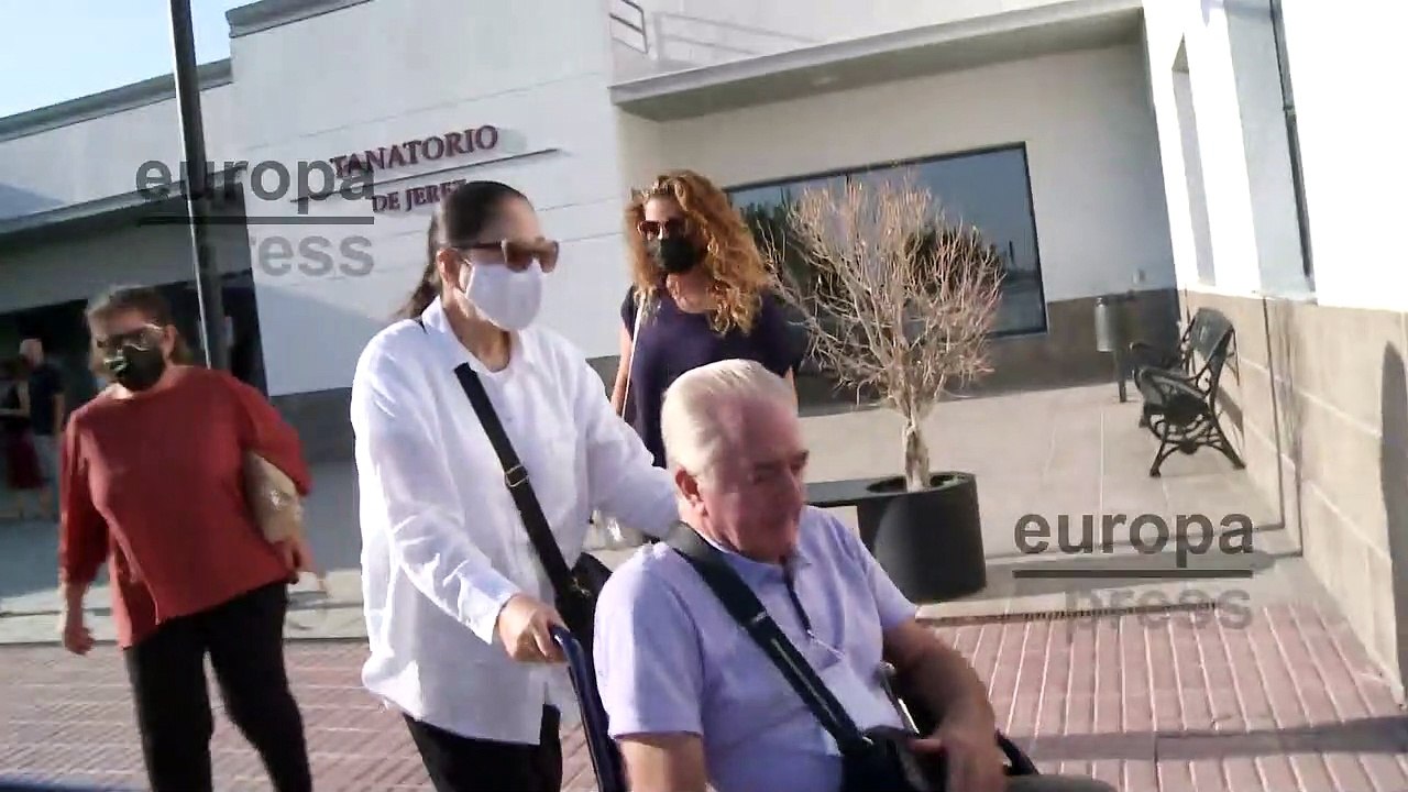 Bernardo Pantoja llega al tanatorio para dar el último adiós a su madre, doña Ana