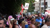 لبنانيون ينددون بتعليق التحقيق في انفجار مرفأ بيروت: 