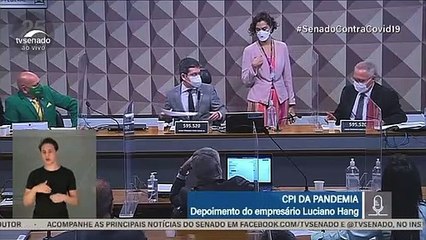 Flávio Bolsonaro compara Regina Hang com Paulo Gustavo: 'Não fariam isso'