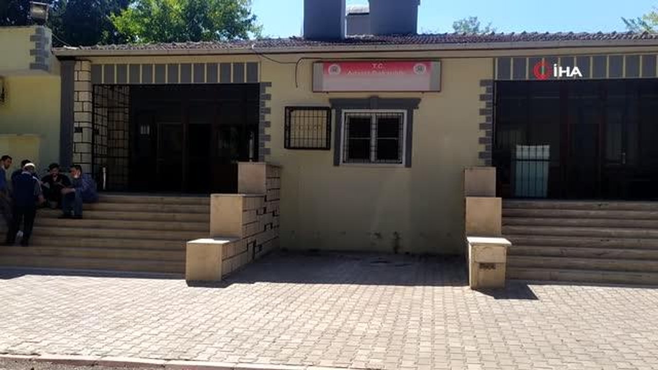 Motosiklet alt geçit duvarına çarptı, genç sürücüsü kurtarılamadı
