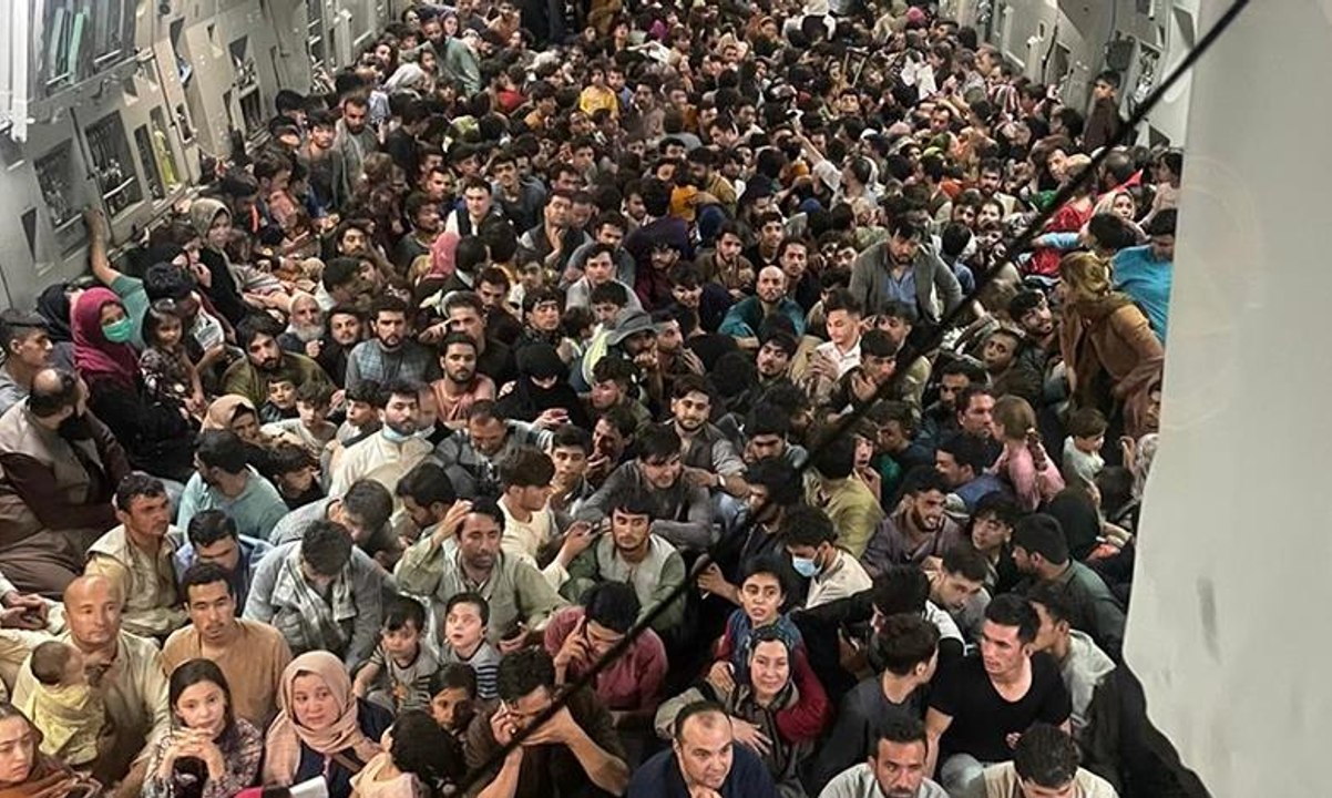 انتشار عالمي لصورة الطائرة الأميركية العسكرية ا...
