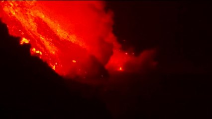 Lava del volcán en isla La Palma llega al mar