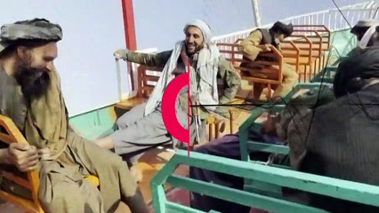 Armes à la main, des talibans découvrent la fête foraine