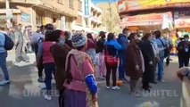 La Paz: Vecinos salen molestos a las calles a pedir que la policía deje las gasificaciones por conflicto en Adepcoca