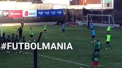 Farías caliente: echó de la práctica a Henry Vaca