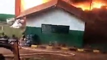 Incêndio destrói depósitos de recicláveis em Rolândia; veja