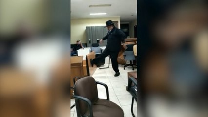 Kecewa Proyek Dibatalkan, Pria Ini Ngamuk di Kantor Pemda Bekasi