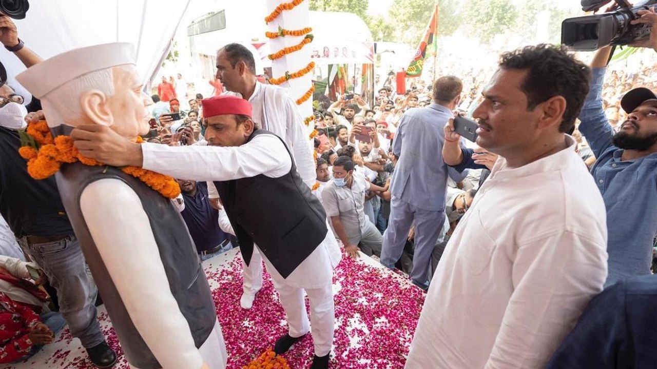 UP Politics: Leaders trying to get votes throug...