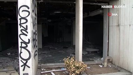 Beyoğlu’nda içler acıtan görüntü! Tarihi bina tinerci ve hırsızlara mesken oldu