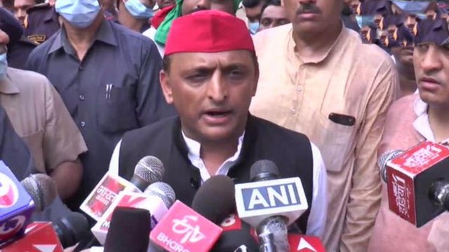 Akhilesh meets Manish's family, attacks Yogi government