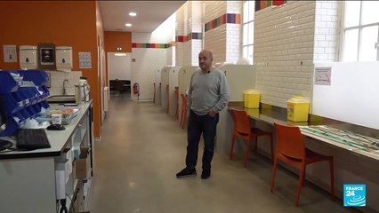 Lutte contre la consommation de crack en France : reportage dans une salle de shoot expérimentale à Paris