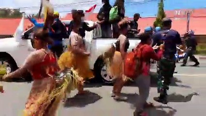 KEUNIKAN DAN ARTI OBOR API PON PAPUA