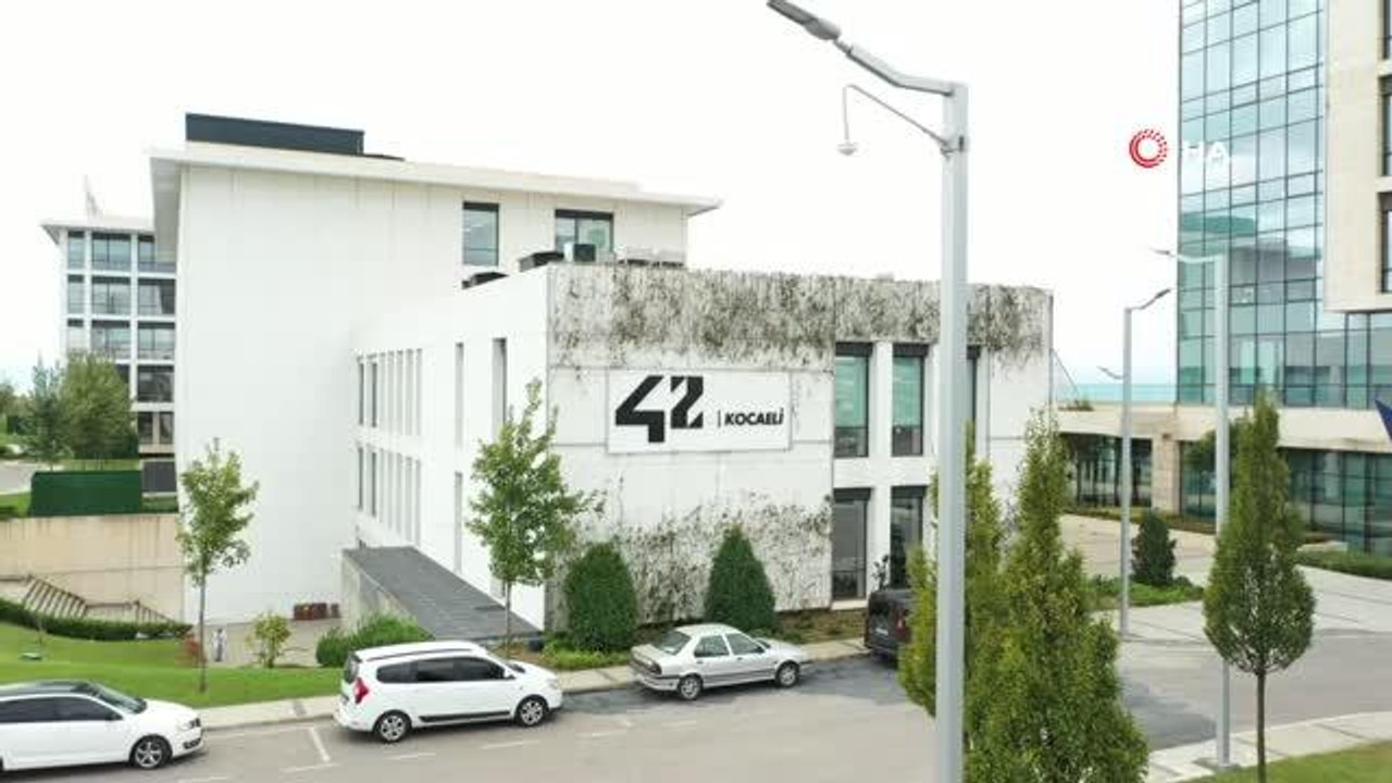 Son dakika haber! Öğretmensiz ve iş garantili yazılım okulunun ilk ders zilini Bakan Varank çaldı