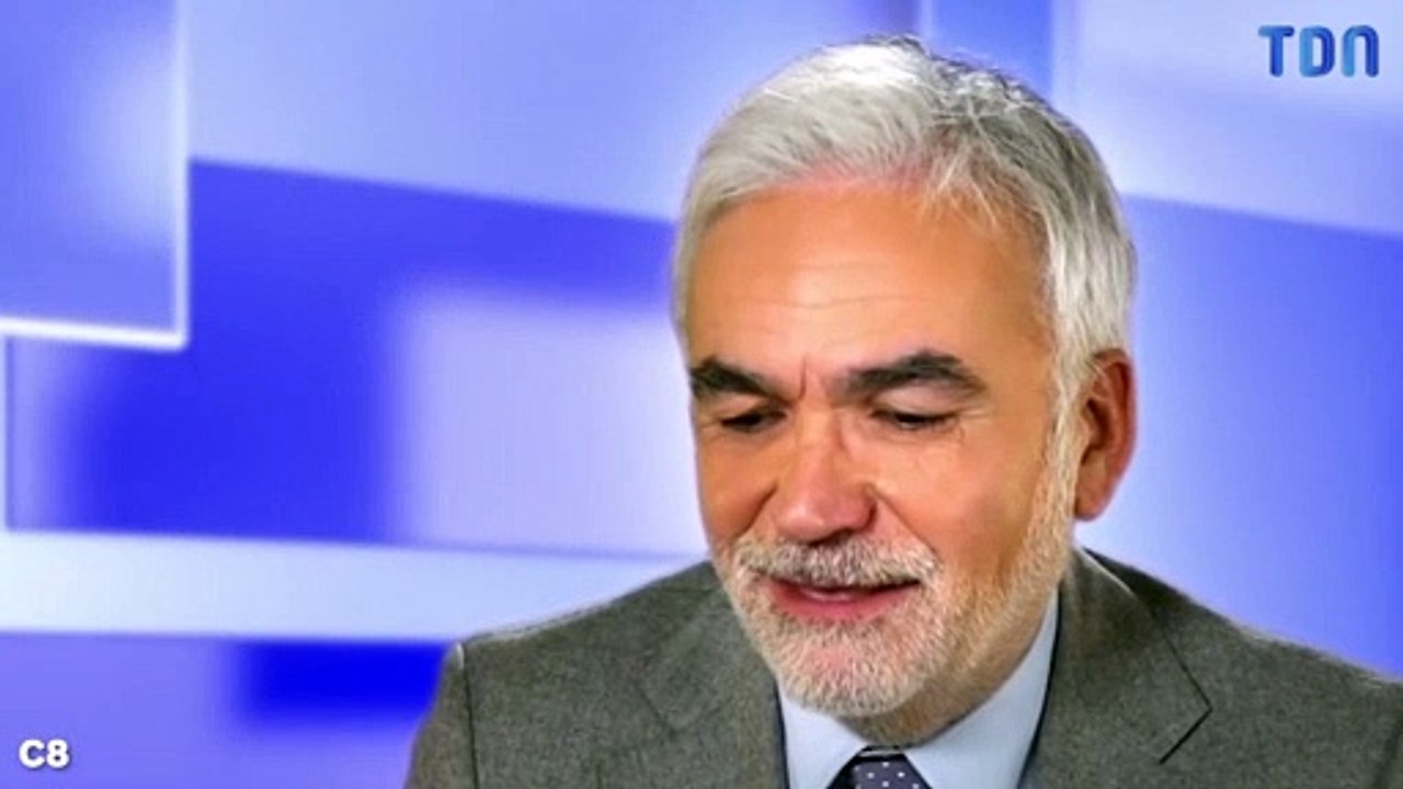 “Ne me dis pas bonjour, tu es un connard” : ce jour où Bernard Tapie et Pascal Praud se sont accrochés