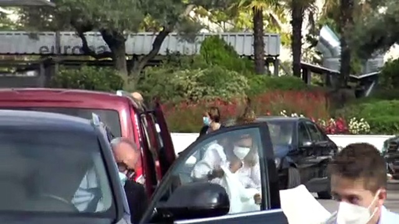 Los hermanos de Ana Obregón salen del hospital tras visitar a su padre