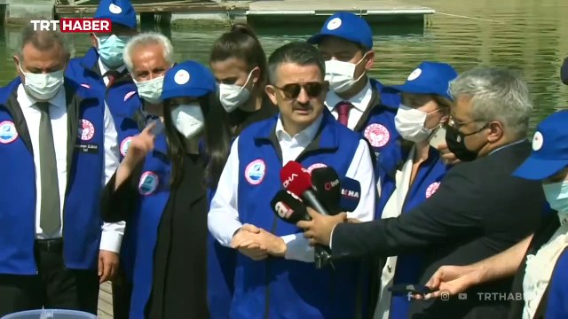 Bakan Pakdemirli, Seyhan Baraj Gölü'ne balık bıraktı