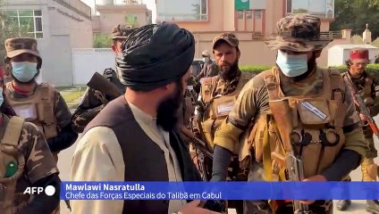 Talibãs dispersam protesto com tiros