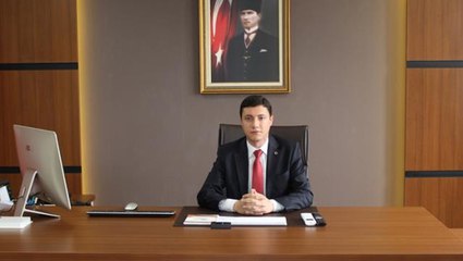 Artvin'de bir liseyi ziyaret eden kaymakamın "Hoş geldiniz" diyerek elini uzatan öğretmeni sınıftan kovduğu iddia edildi