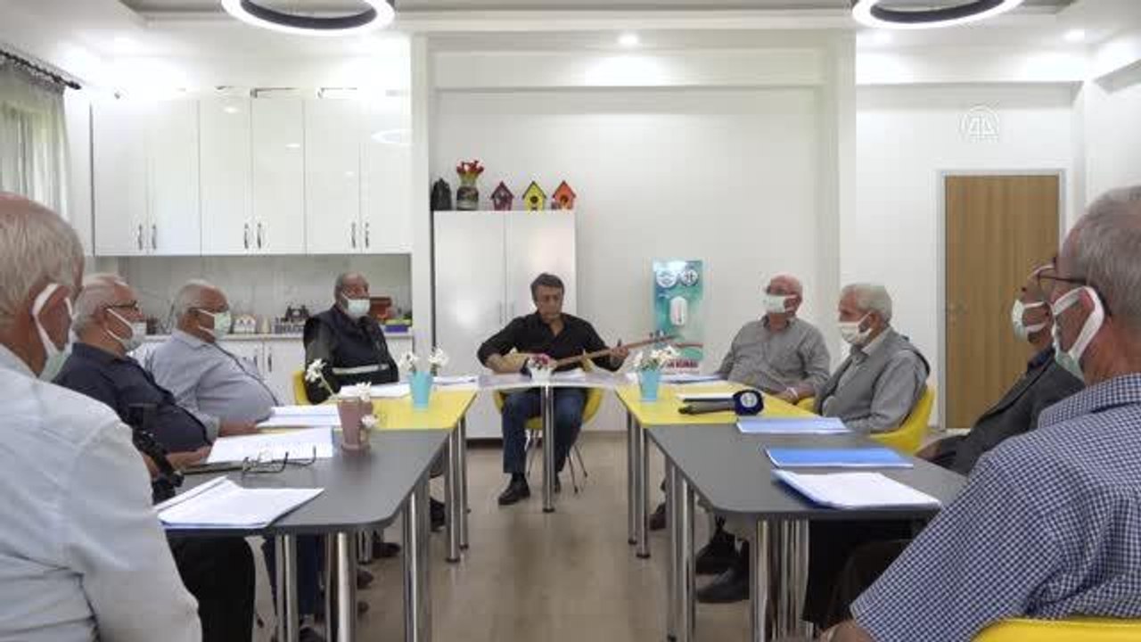 "Ulu Çınarlar Korosu" Yaşlılar Günü konserine e...