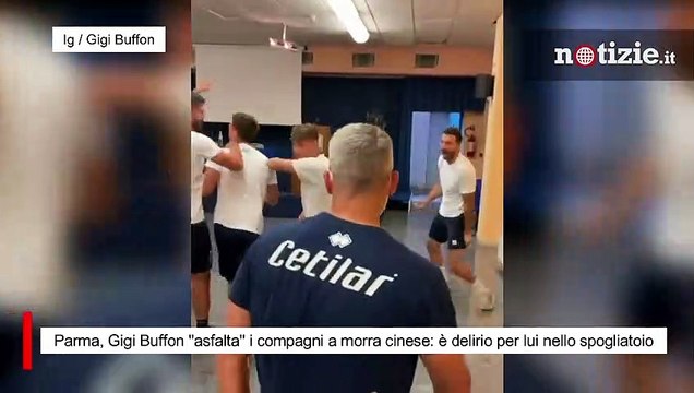 Parma, Gigi Buffon asfalta i compagni a morra cinese: è delirio per lui nello spogliatoio